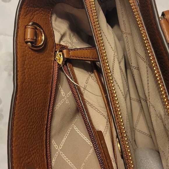 MICHAEL KORS PURSE - Picture 9 of 11